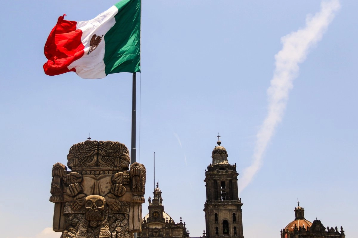 Josefa Sánchez, del Departamento de Sociología de la Universidad de Granada, España, aseveró que la declaración de Manuel Albares “marca una postura frente a las ultraderechas del país hispano que hoy día están agudizando sus discursos de odio contra las poblaciones migrantes que provenimos de pueblos indígenas”.