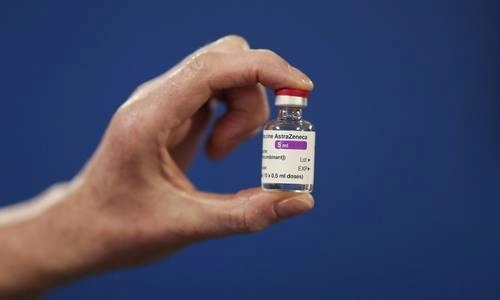 Inversionistas apostarona que desarrollar una vacuna elevaría el precio de las acciones de las grandes empresas farmacéuticas. Foto Ap