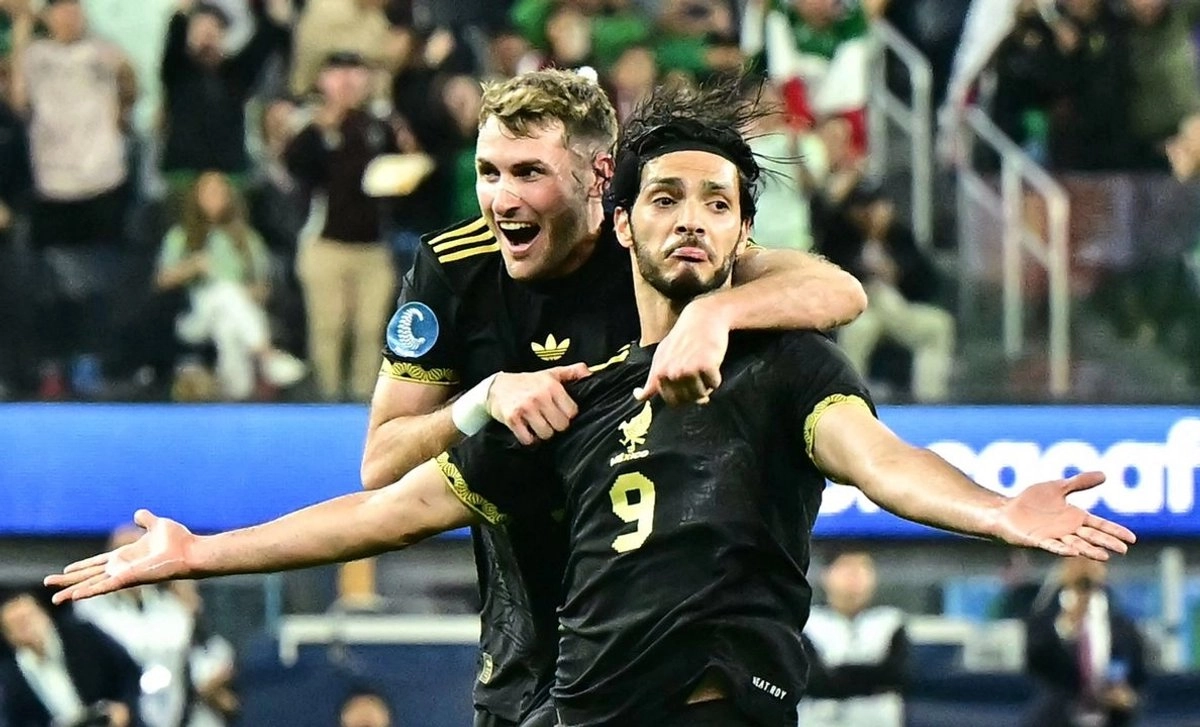 El delantero mexicano, Raúl Jiménez festeja una de sus anotaciones en el duelo de Semifinales de las Finales de la Liga de Naciones Concacaf frente a Canadá. Foto 