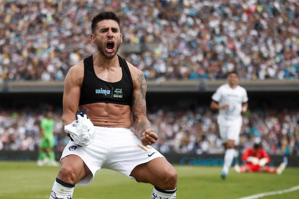 Eduardo Toto Salvio al minuto 69, en el partido ante FC Juárez en el estado Olímpico Universitario, al marcar el gol ganador para los felinos y los ubica en el quinto sitio de la tabla general.Foto Afp