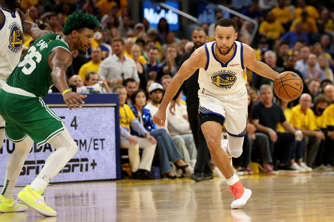 Los Warriors de Golden State se impusieron el domingo 107-88 a los Celtics de Boston. Foto Afp