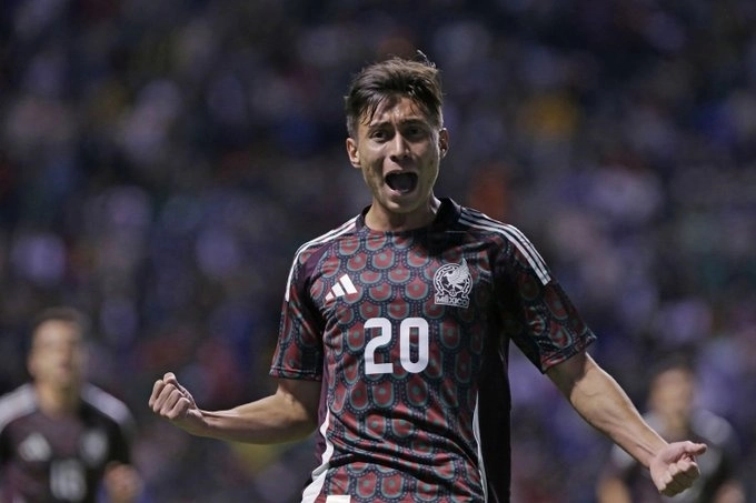 El futbolista  Ramiro Árciga, festeja una de sus anotaciones durante el encuentro. Foto tomada de la cuenta de X @miseleccionmx