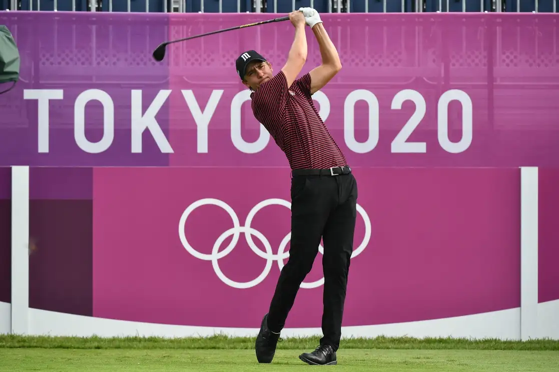 El golfista mexicano Carlos Ortiz tuvo un buen debut olímpico este jueves, luego de culminar empatado en la tercera posición (-6) con 65 golpes en la primera ronda del torneo de los Juegos Olímpicos de Tokio 2020, el 29 de julio de 2021. Foto Afp