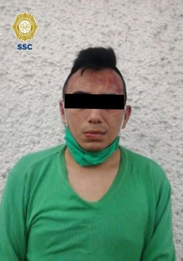 Elementos de la SSC detuvieron a un sujeto de 25 años que intentó robar un celular a una joven en la colonia Infonavit, de Iztacalco. Foto SSC