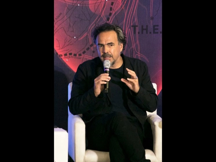 El cineasta Alejandro González Iñárritu durante la presentación de su instalación ‘Carne y Arena’ en el Centro Cultural Universitario, el 12 de septiembre de 2017. Foto cortesía de la Secretaría de Cultura de la CDMX