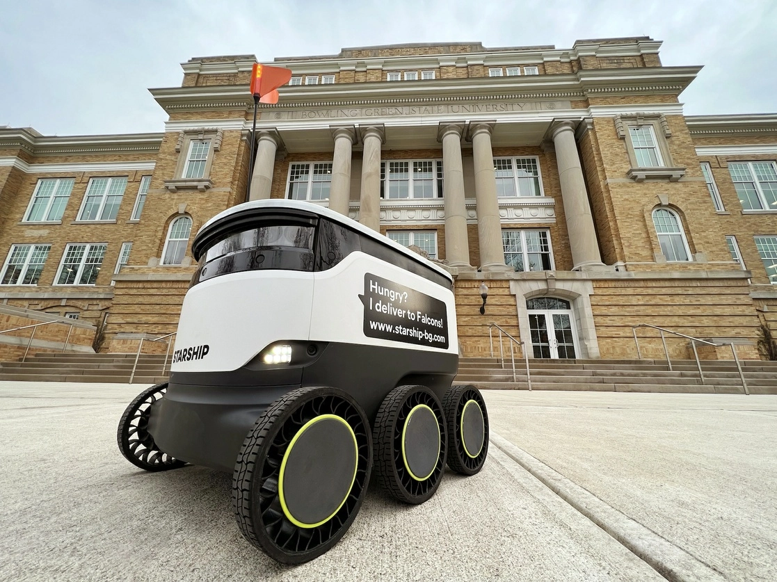 Los robots están diseñados para entregar alimentos, comestibles y paquetes localmente en minutos. 
Foto. Cortesía Goodyear Tire & Rubber Company.
