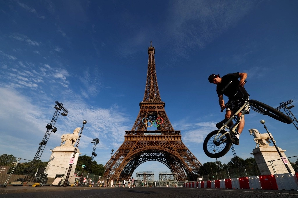 Google de Alphabet introducirá la inteligencia artificial en las transmisiones estadunidenses de los Juegos Olímpicos de París, lo que permitirá a los comentaristas deportivos utilizar la IA para explicar las competencias. Imagen del 18 de julio de 2024. Foto Afp
