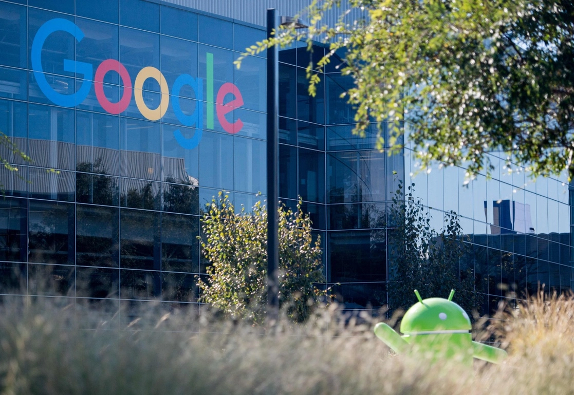 Google anunció planes para limitar el intercambio de datos con terceros en los anuncios publicitarios en su sistema operativo Android, un tema relacionado con la privacidad de los usuarios. La imagen, en Mountain View, California. Foto Afp / Archivo