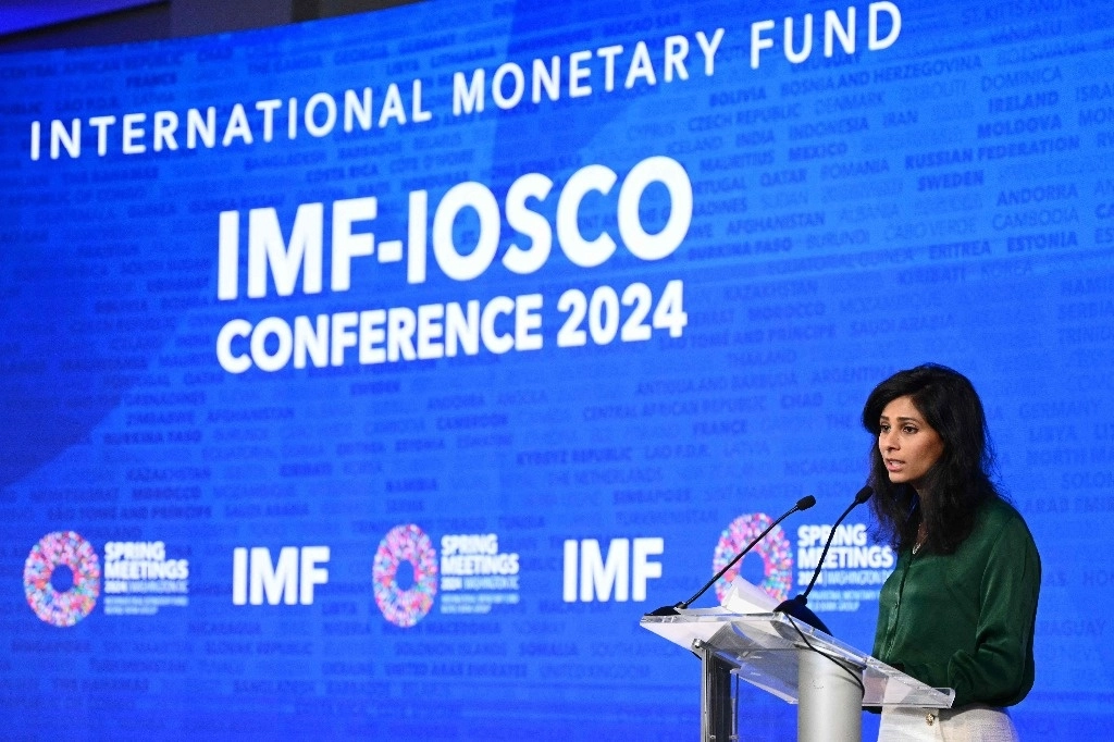 La primera subdirectora gerente del FMI, Gita Gopinath, habla durante la conferencia FMI-IOSCO durante las reuniones de primavera del FMI y el Grupo del Banco Mundial en la sede del FMI en Washington, DC, el 15 de abril de 2024. Foto Afp