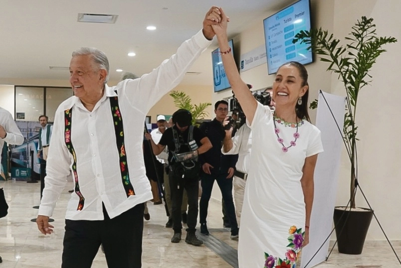 Claudia Sheinbaum Pardo, el presidente Andrés Manuel López Obrador durante una gira por el país. Foto Presidencia /Archivo