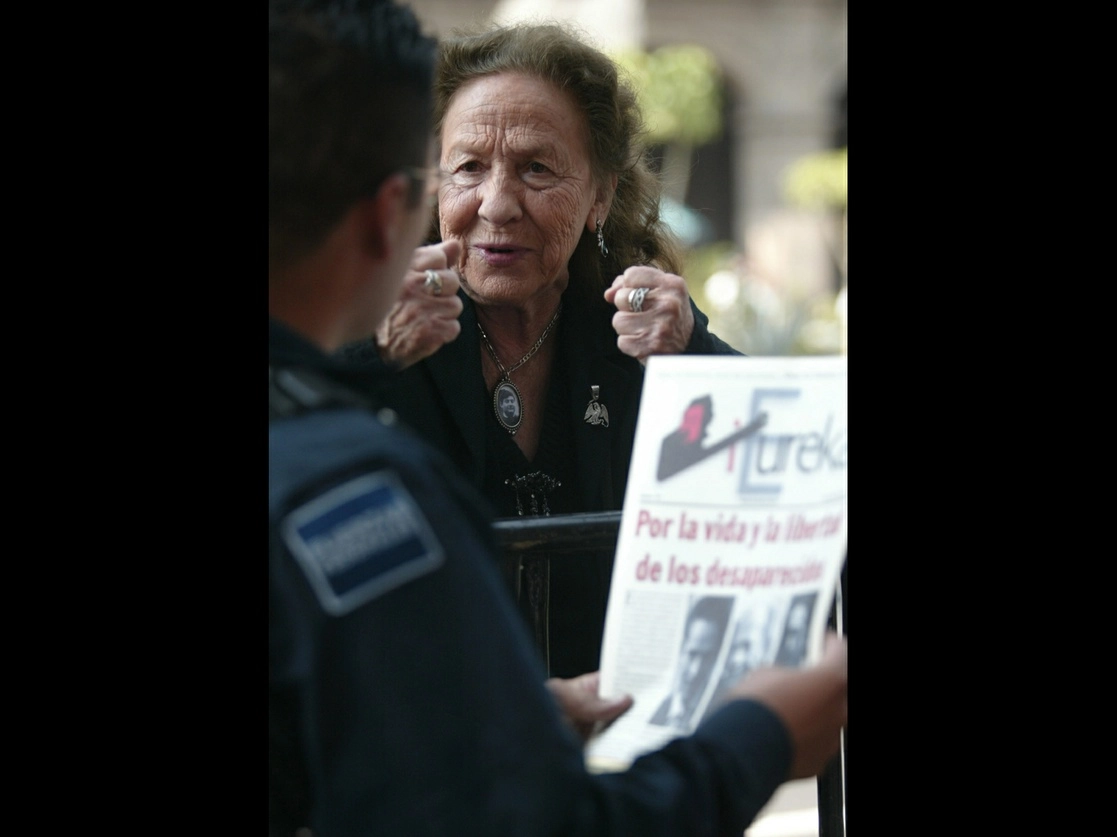 Rosario Ibarra de Piedra, entonces senadora, en un acto a las afueras de la Suprema Corte de Justicia de la Nación, el 8 de noviembre del 2008. Foto Yazmín Ortega Cortés