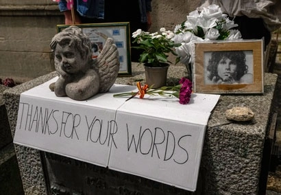 Tumba del vocalista de The Doors, en el cementerio parisino de Père Lachaise. Foto Ap