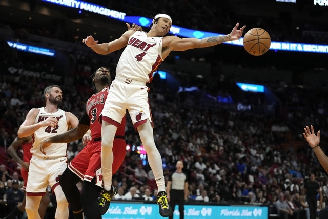 La ventaja de 25 puntos conseguida por Chicago en el primer cuarto fue la segunda más larga en ese periodo que se haya observado esta campaña. Foto Ap