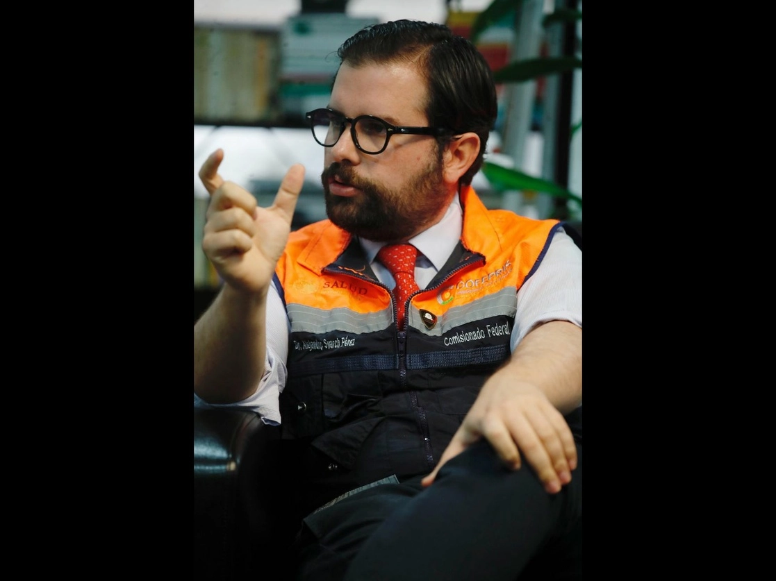 Tres meses de investigaciones pusieron al descubierto la red de corrupción que operaba en la Cofepris, en la que participaban altos funcionarios, expuso Alejandro Svarch, titular del organismo, en entrevista con ‘La Jornada’. Foto Cristina Rodríguez