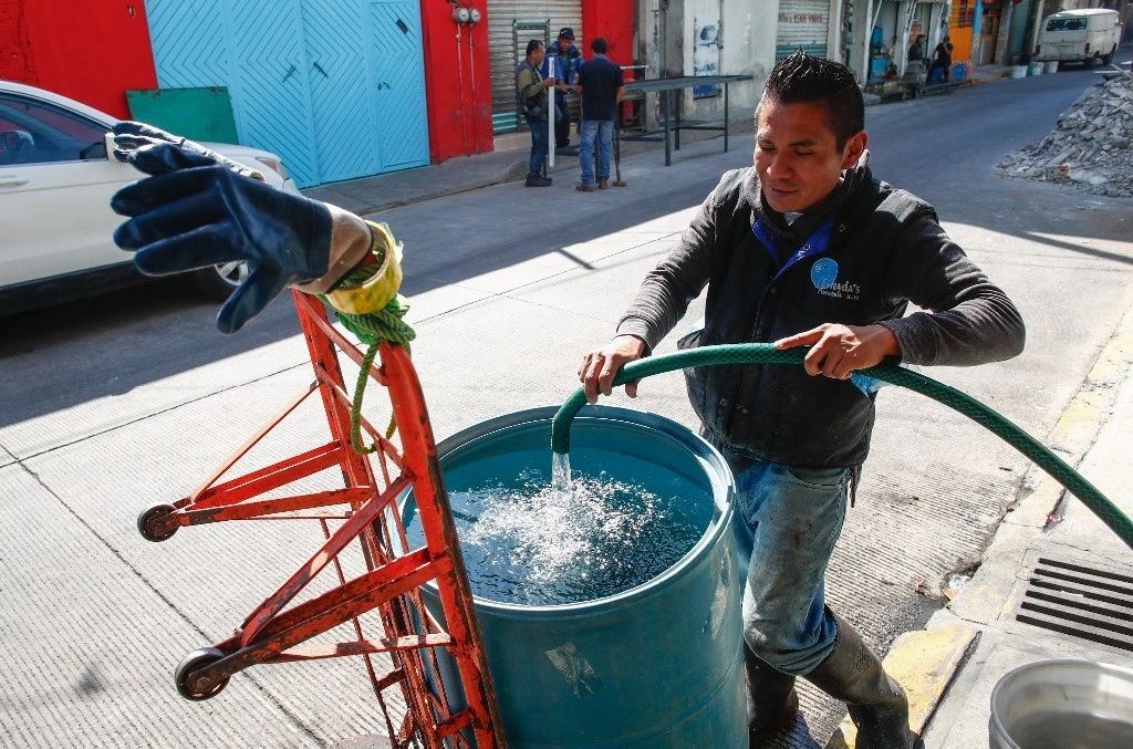 El 88 por ciento del consumo mundial de agua se destina a la actividad agrícola e industrial. Foto Víctor Camacho / Archivo