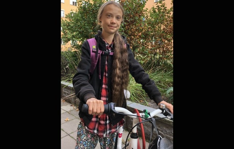 Greta Thunberg, en imagen que subió a su cuenta de Twitter, para anunciar que regresa a clases.