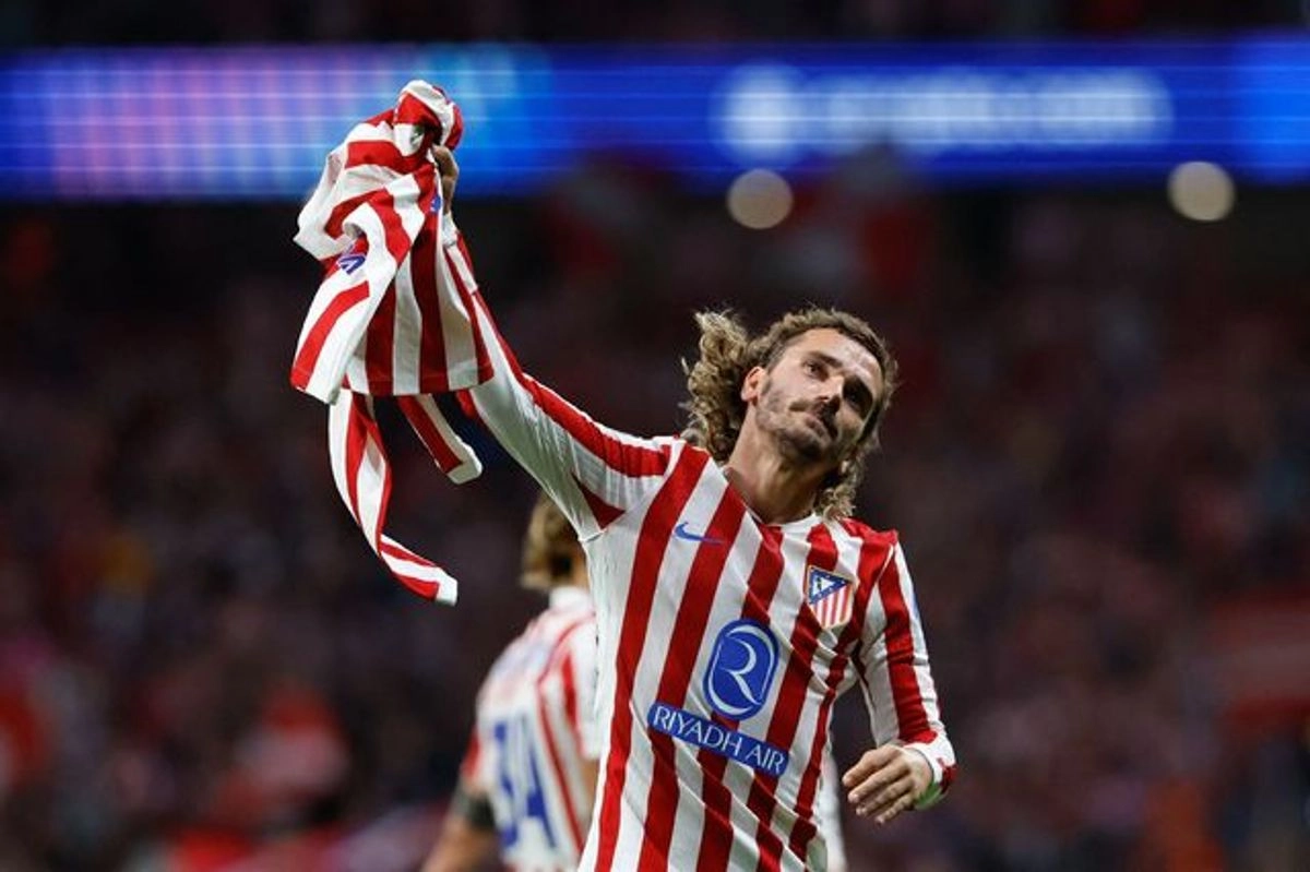 El delantero francés del Atlético de Madrid, Antoine Griezmann festeja su anotación durante el encuentro. Foto 