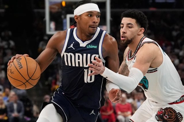 Jaren Jackson Jr. sumó 24 unidades y Desmond Bane añadió 22 mientras los Grizzlies resistieron varias remontadas de Dallas. Foto 