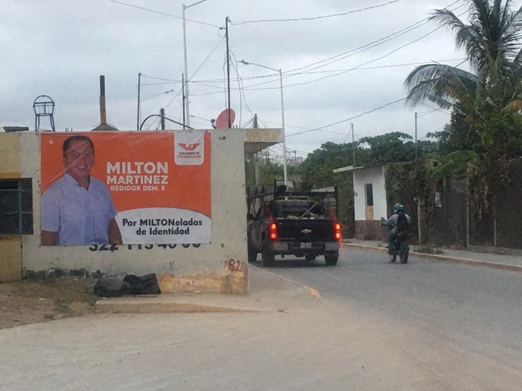 Alrededor de 12 encapuchados fuertemente armados y vestidos de civil, ‘levantaron’ al candidato a regidor de Movimiento Ciudadano, Milton Martínez, acuerdo con vecinos y el propio partido. Foto Javier Santos
