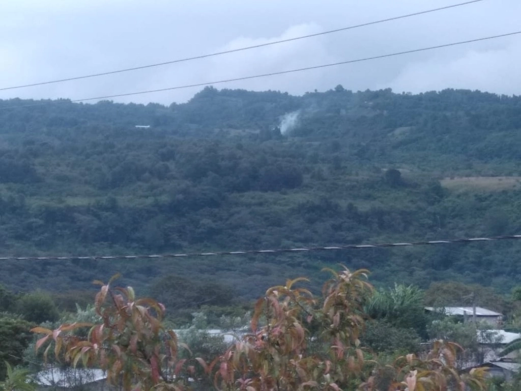 Detonación explosivos en Ik'al Lumtik, municipio de Chenalhó, Chiapas, captada desde el municipio de Aldama. Foto: Comisión de Desplazados de Aldama / Archivo