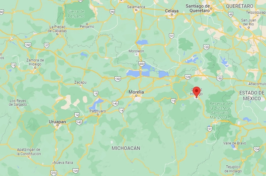 En la zona céntrica de Ciudad Hidalgo un grupo armado arribó a un comercio y disparó contra los presentes, dejando un saldo de cuatro personas muertas, informó la SSP de Michoacán. Imagen tomada de Google Maps