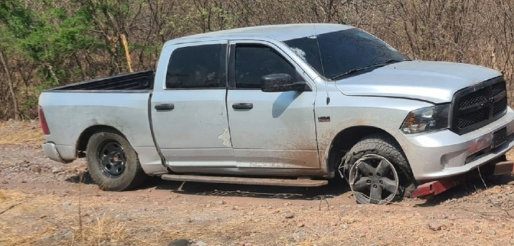 Una de las camionetas decomisadas por la Guardia Civil de Michoacán, luego del ataque a un policía en Parácuaro, el 22 de junio de 2023. Foto tomada de Twitter @SSeguridad_Mich