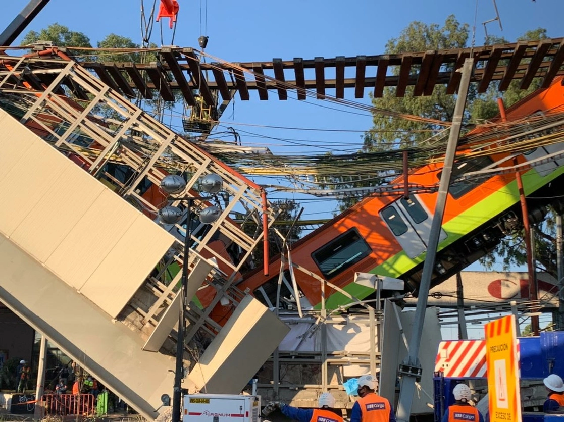 Las instalaciones de la estación Olivos de la Línea 12 del Metro, que colapsó la noche del 3 de mayo de 2021 captadas horas después, el 4 de mayo de 2021. Foto Alfredo Domínguez