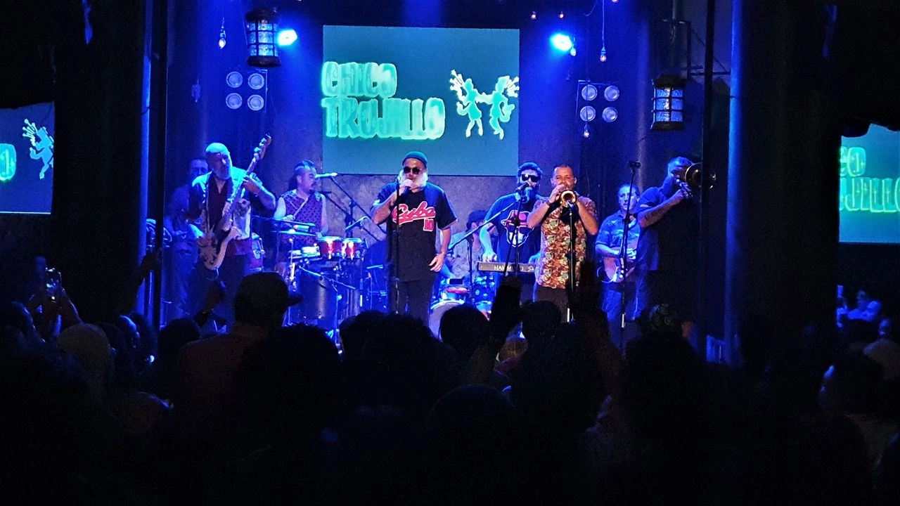  La banda Chico Trujillo en su presentación en el Foro Cultural Hilvana en 2022. Foto 