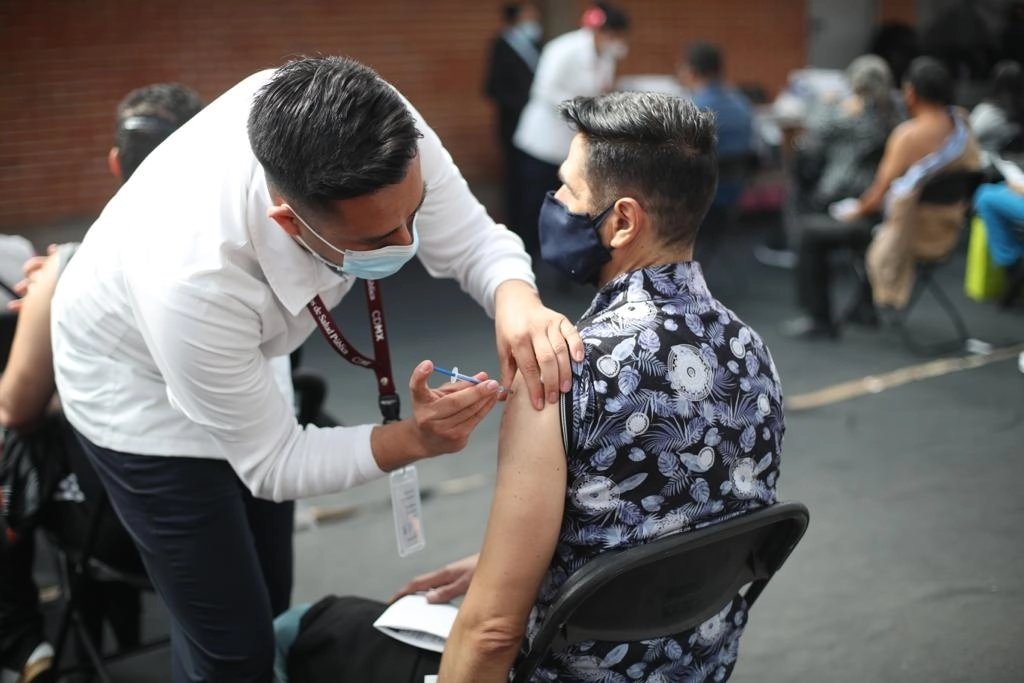 Esta semana se realizó la jornada de vacunación contra el covid-19 a grupos de edad de 40 a 59 años. Foto Yazmín Ortega Cortés