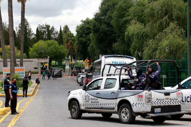 Policías estatales de Puebla durante un operativo de seguridad. Foto Cuartoscuro