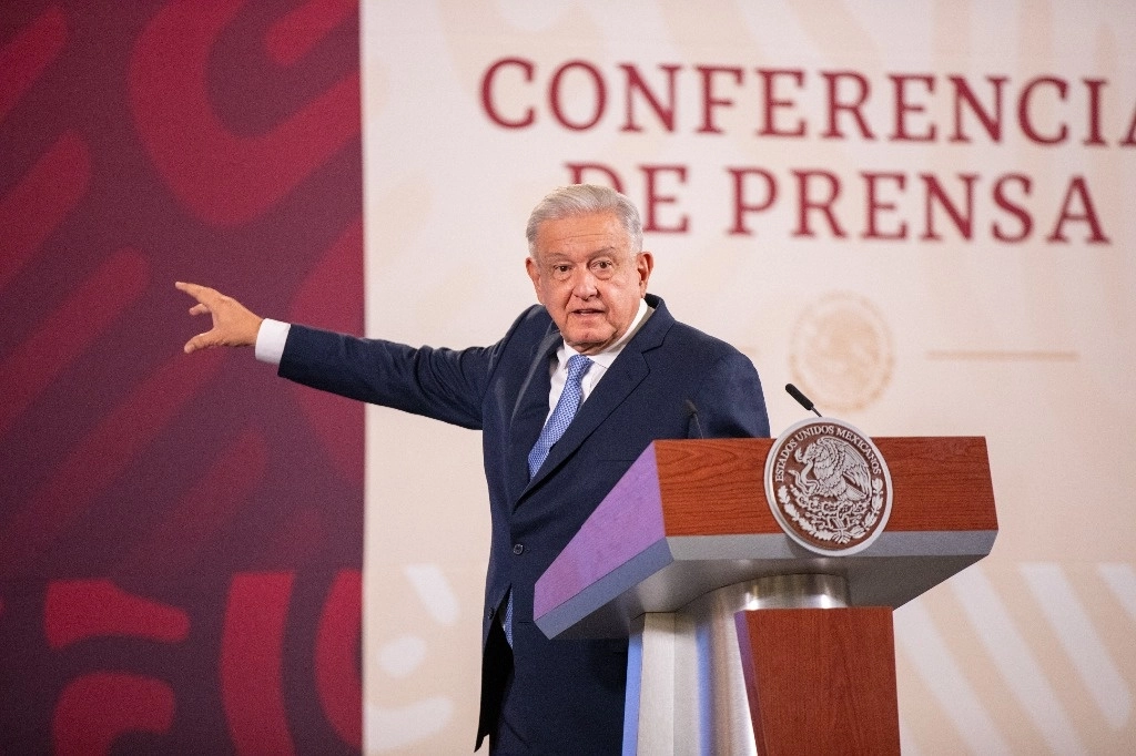 El presidente Andrés Manuel López Obrador llamó a los empresarios que mantienen contratos de seis hospitales bajo un esquema de asociación público-privada y cuestan una cifra millonaria al erario, a aceptar la propuesta de su gobierno para venderlos al Estado. Foto Pablo Ramos / Archivo 