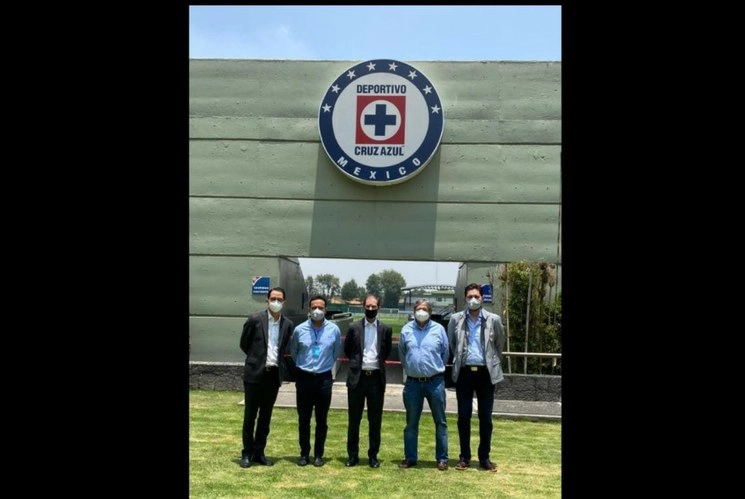 Los disidentes José Antonio Marín y Víctor Velázquez, se reunieron con Jaime Ordiales, presidente deportivo de Cruz Azul en La Noria. Foto Erendira Palma Hernández