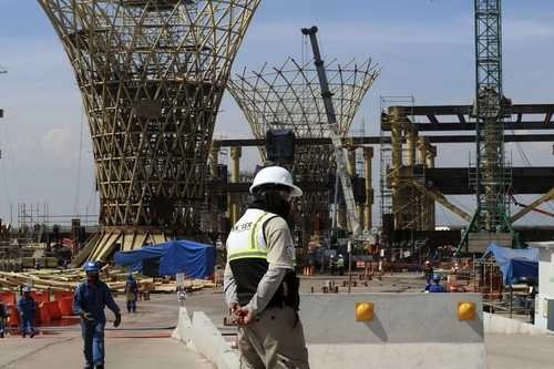 Obras en el cancelado aeropuerto en Texcoco, Estado de México. Foto Marco Peláez / Archivo