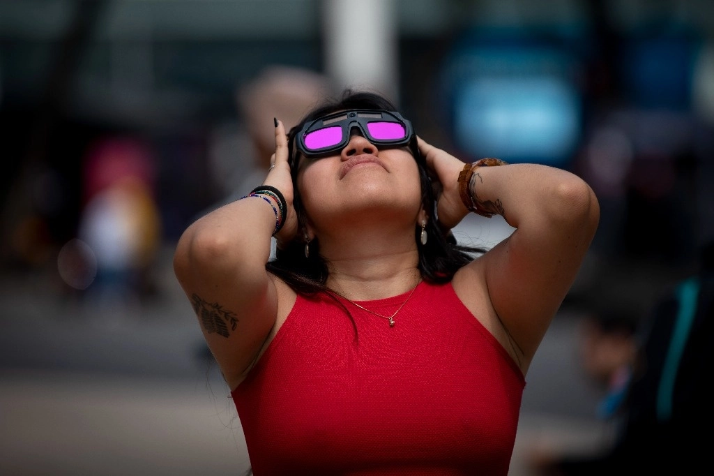 Ocupación hotelera al máximo en Mazatlán, Sinaloa, para observar el eclipse total de sol del próximo 8 de abril. Foto Jair Cabrera