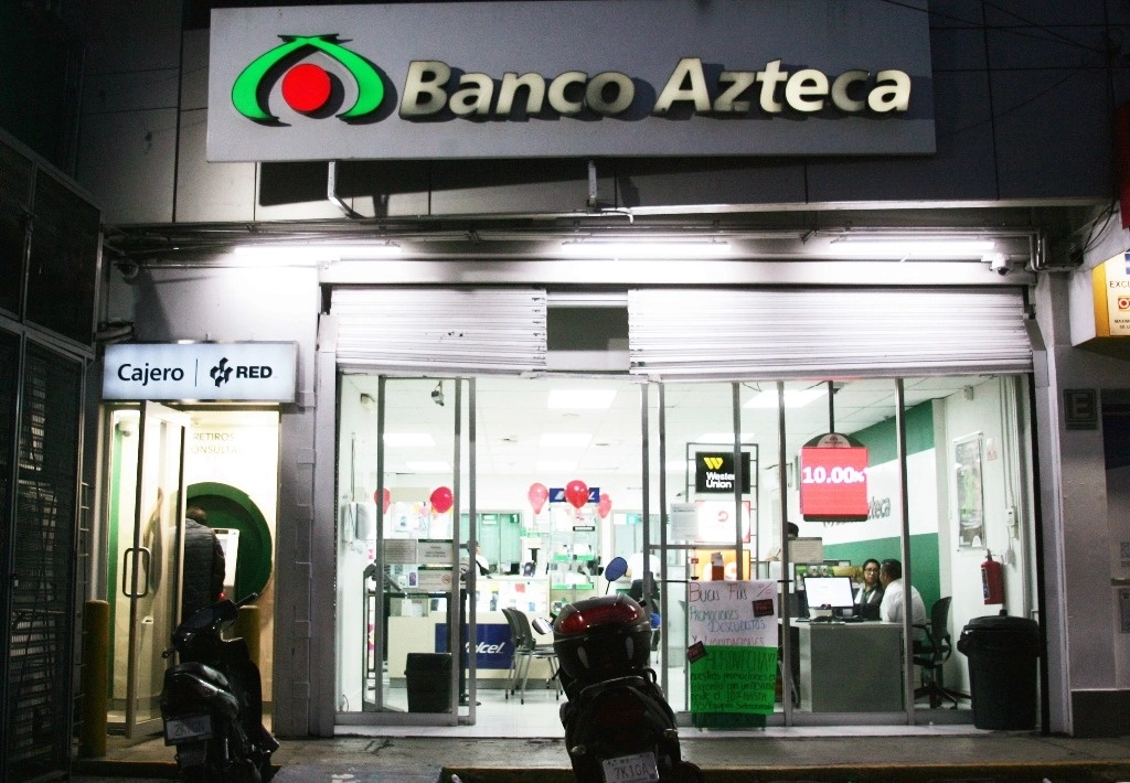 Sucursal de Banco Azteca en la Av. Chapultepec de la Ciudad de México. Foto Roberto García Rivas / Archivo