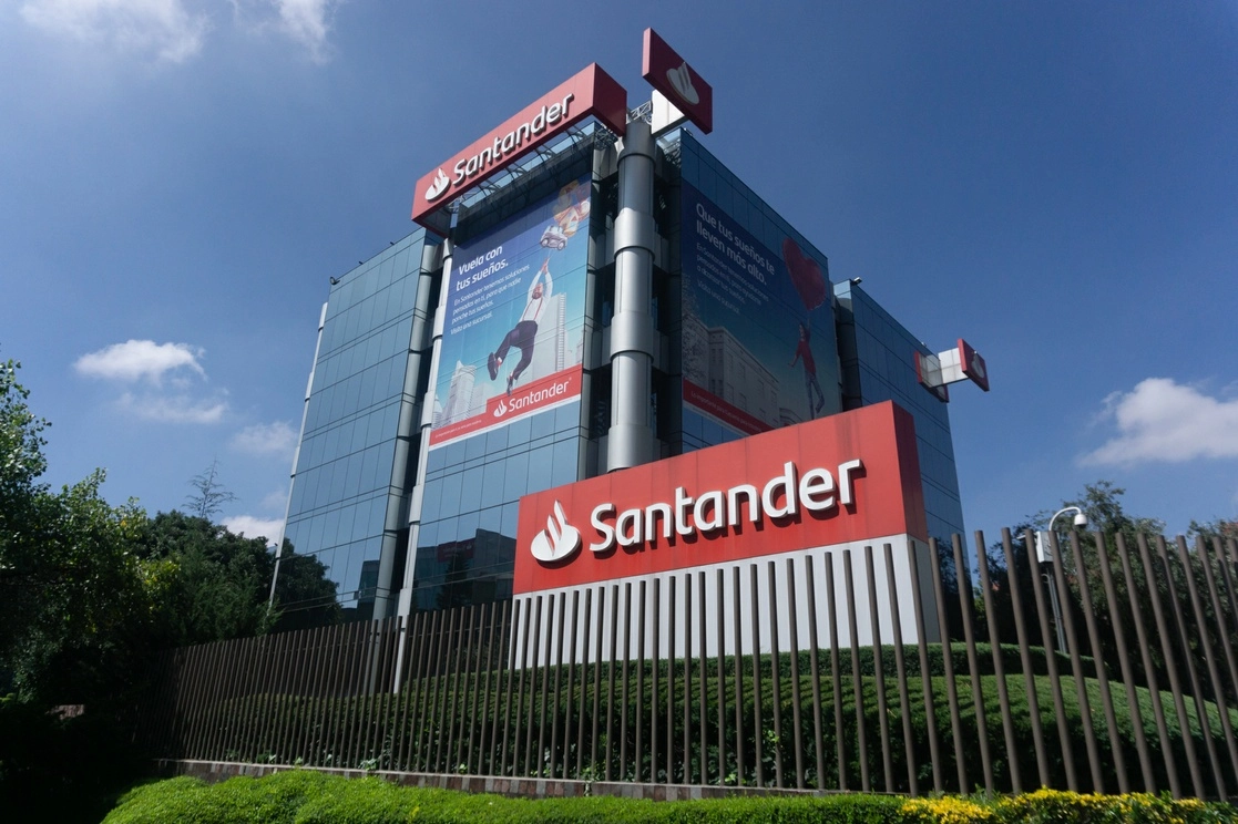 Instalaciones de Santander en CDMX en imagen de archivo. Foto Pablo Ramos