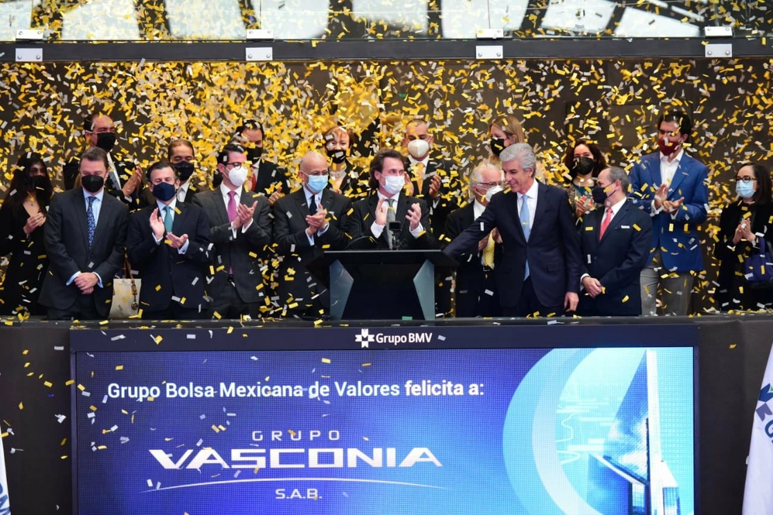 Grupo Vasconia celebró su oferta pública accionaria mixta subsecuente, primaria y secundaria, por 354 millones de pesos y en la que participaron más dos mil inversionistas en la BMV, el 8 de julio de 2021. Foto tomada del Twitter de @BMVMercados