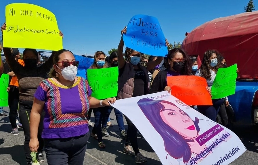 El ‘Grupo de Mujeres 8 de marzo’  marchó por las principales calles de Juchitán, Oaxaca gritando la consigna "¡Justicia para Carolina!". Foto Diana Manzo 