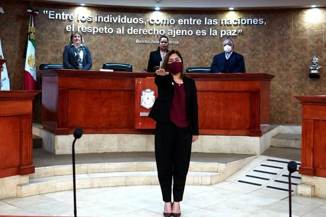 Guadalupe Mora Quiñonez rindió protesta en el Congreso de BC como presidenta municipal de Mexicali. Foto La Jornada BC/ Cristian Torres