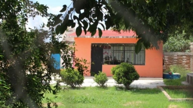 Fachada del colegio donde el becario presuntamente abusó de seis menores de edad. Foto Google Maps