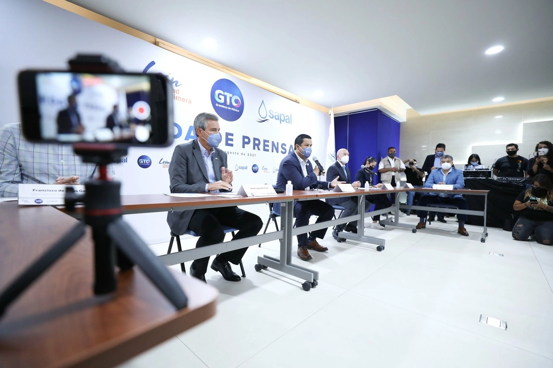 Conferencia de prensa del gobierno de Guanajuato sobre la presa El Zapotillo. Foto tomada del Twitter @diegosinhue