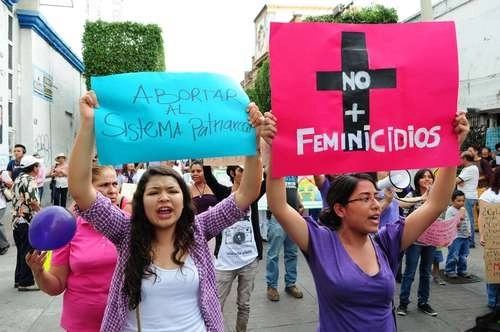 Marcha en León, Guanajuato, contra la violencia de género y los feminicidios ocurridos en la entidad. Foto Carlos García / Archivo