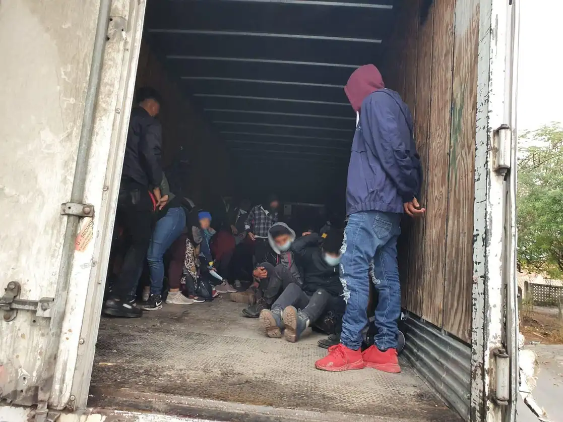 Los migrantes viajaban en un camión de carga. Foto Guardia Nacional