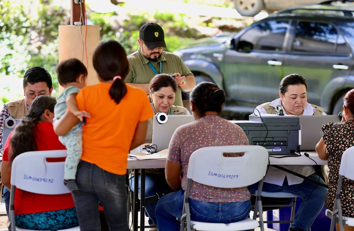 Los chiapanecos huyeron de Frontera Comalapa a mediados de agosto pasado tras el asesinato de dos hermanos del ex alcalde, Jorge Antonio Aguilar Lucas.  Foto 