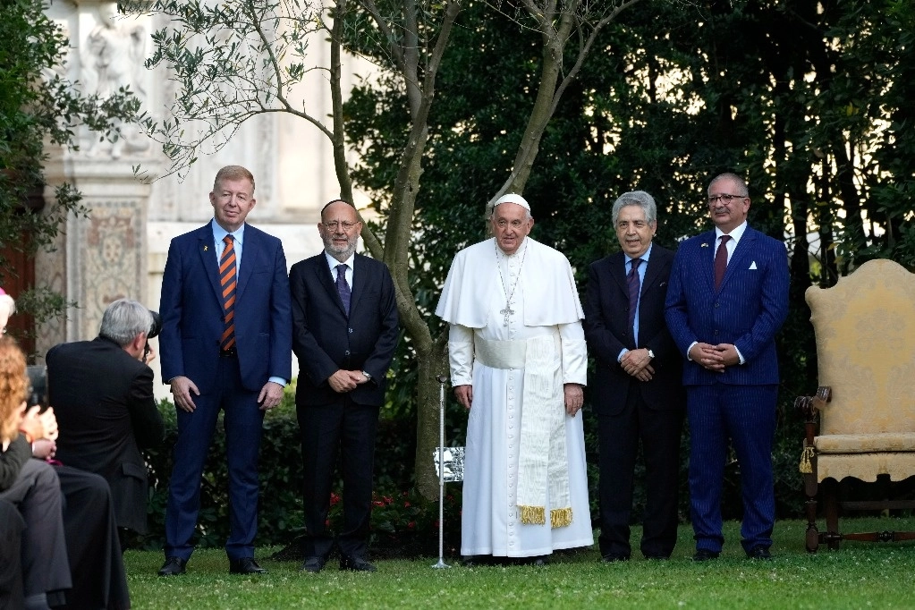 El papa Francisco durante el décimo aniversario de la invocación por la paz en Tierra Santa, en el Vaticano. Foto Ap 