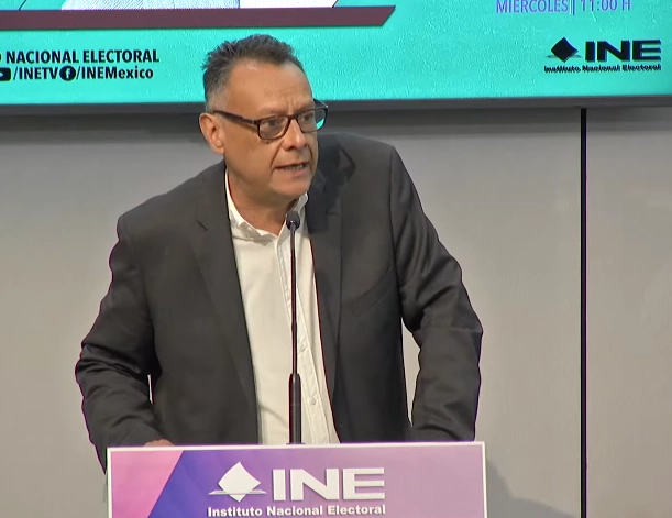 Pablo Romo Cedano, integrante de la organización civil Serapaz durante su conferencia magistral. Imagen tomada de la transmisión en vivo del evento