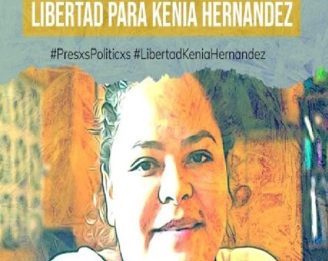 Durante estos cuatro años, “la defensora ha estado en 3 distintos penales del estado de México y en el Centro Federal Femenil de Reinserción Social 16 (CEFERESO Nº 16 en Morelos), siendo este último lugar donde realizó 2 huelgas de hambre solicitando mejoras en las condiciones de reclusión, toda vez que manifestó condiciones contradictorias a las Reglas Mínimas de las Naciones Unidas para el Tratamiento de los Reclusos (Reglas Nelson Mandela). Además, los procesos judiciales contra Kenia Hernández han estado marcados por irregularidades”. Foto Facebook Colectivo Contra la Tortura y la Impunidad 