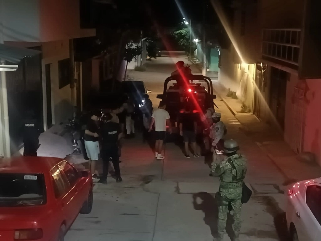 Informó las SSP de Guerrero la detención de extranjeros en posesión de armas de uso exclusivo de las Fuerzas Armadas. Foto Tomada de X @SSPGro / Archivo