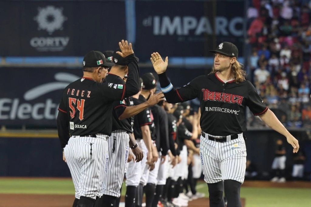 Los dirigidos por José Valentín se adelantaron 3-0 en la Serie de Campeonato de la Zona Sur y pusieron contra la pared a la novena escarlata, que lucía como favorita para imponerse en el duelo. Foto tomada de X @GuerrerosOax.