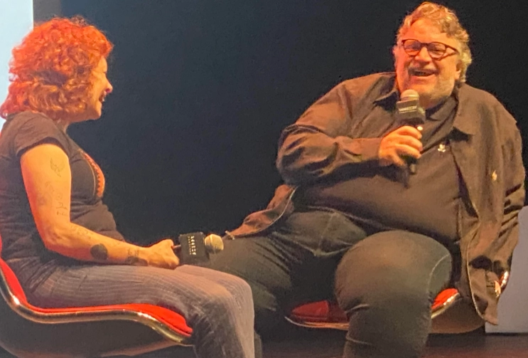 Guillermo del Toro en el festival de animación de Annecy acompañado por una moderadora. Foto Alia Lira Hartmann 